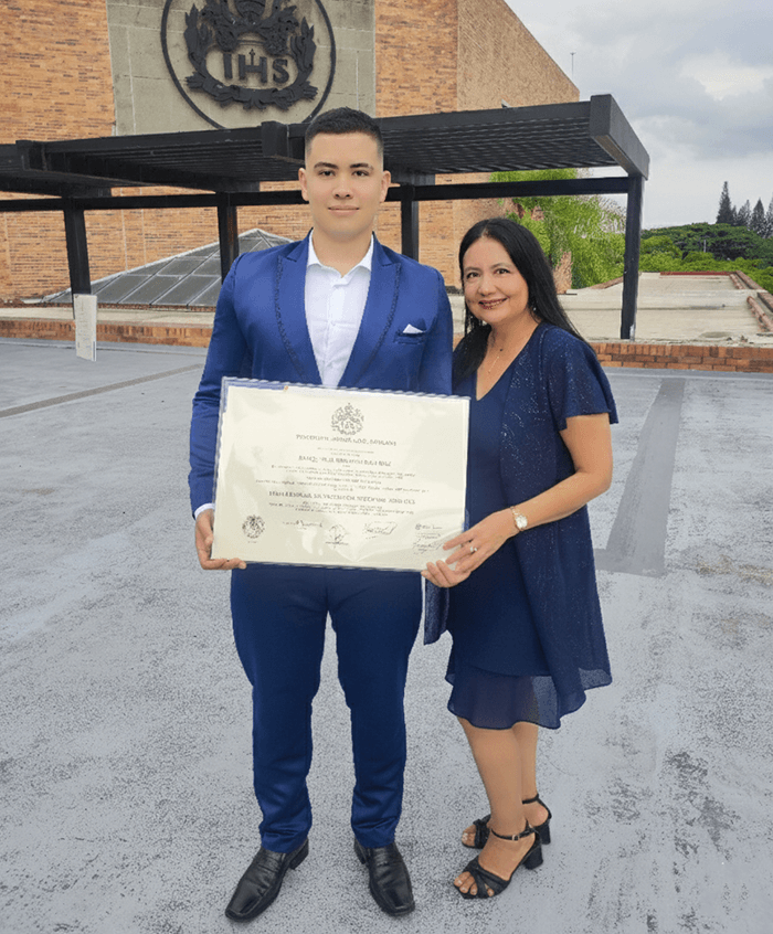 grado junior con mary